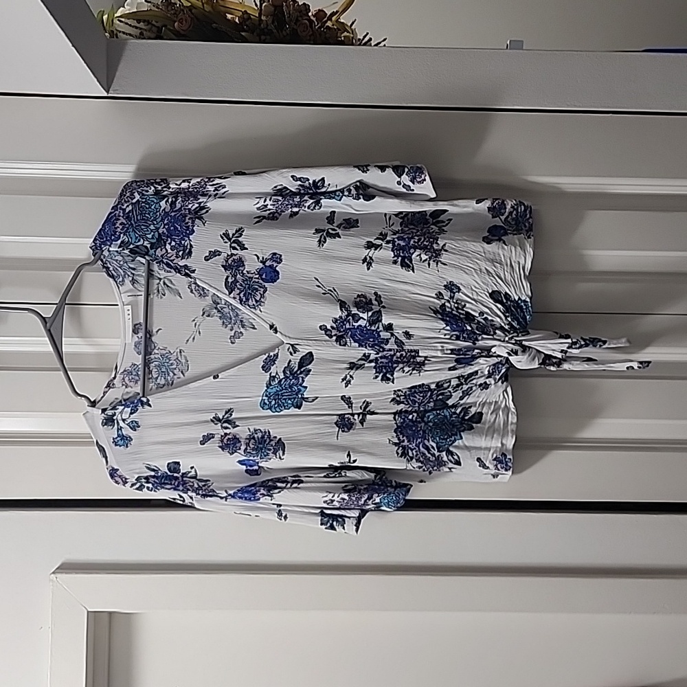 Floral tie front top, size large